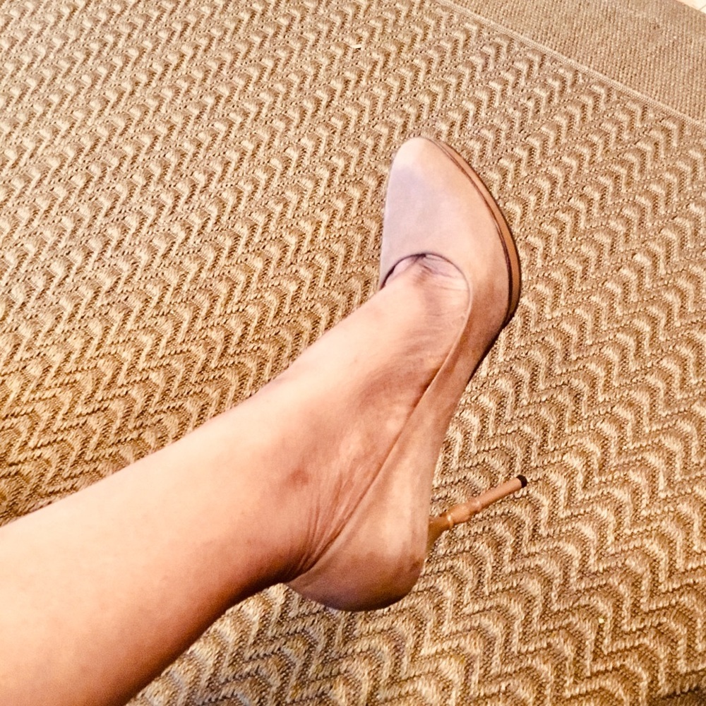 💯Authentic GUCCI Camel Pumps EXCELLENT CONDITION - Picture 4 of 6